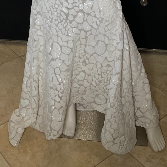 GALA DRESS - Picture 6 of 10